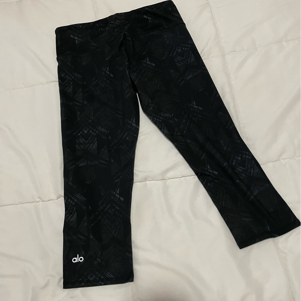 Alo Yoga capri length leggings